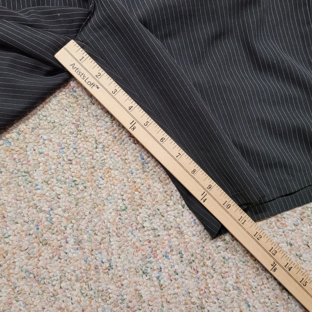 Travis Mathew Golf Shorts Mens 34 Black Pinstripe Performance Stretch Flat Front